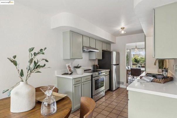 Dining room, Interior, Kitchen, Pendant Lights, Stainless Steel Appliances