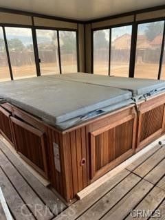 Hot Tub, Interior, Wood Texture Flooring