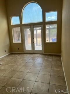 Empty room, Interior