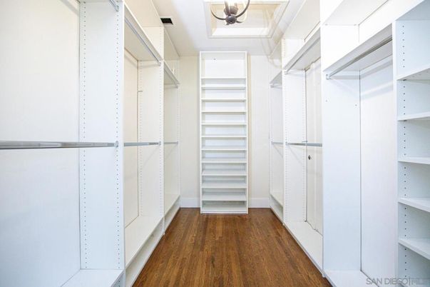 Interior, Walk-in Closets, Wood Texture Flooring