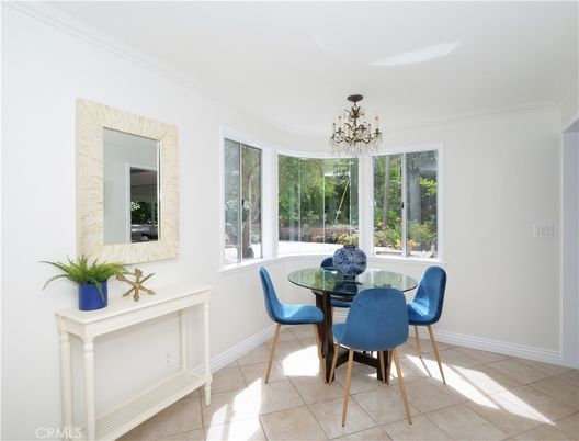Chandelier, Dining room, Interior