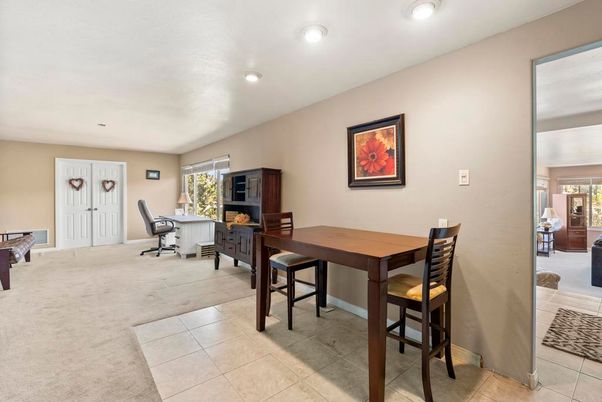 Dining room, Interior, Recessed Lighting