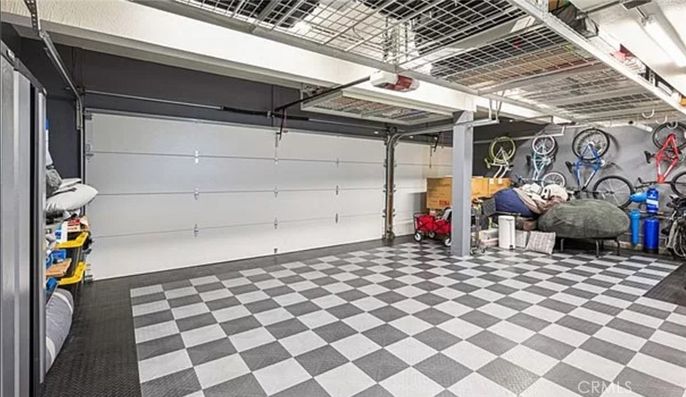 Garage, Interior