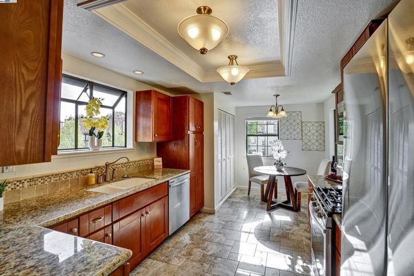 Dining room, Interior, Kitchen, Pendant Lights, Recessed Lighting, Stainless Steel Appliances