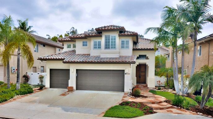 Attached, Exterior, Facade, Mediterranean