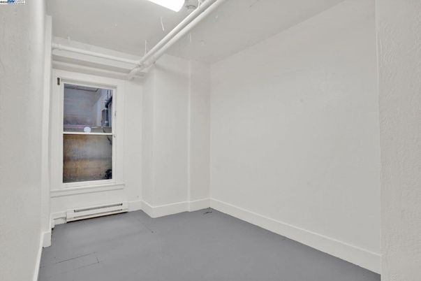 Empty room, Interior