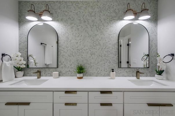 Bathroom, Dual Sink Vanities, Interior
