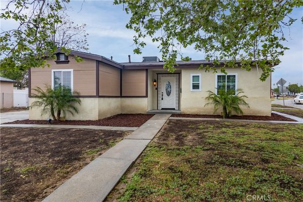 Exterior, Facade, Ranch