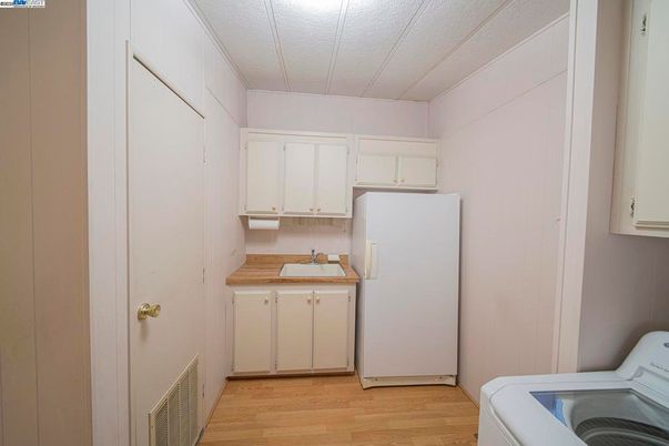 Interior, Washer, Wood Texture Flooring