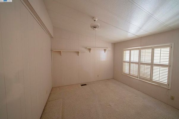 Empty room, Interior, Pendant Lights