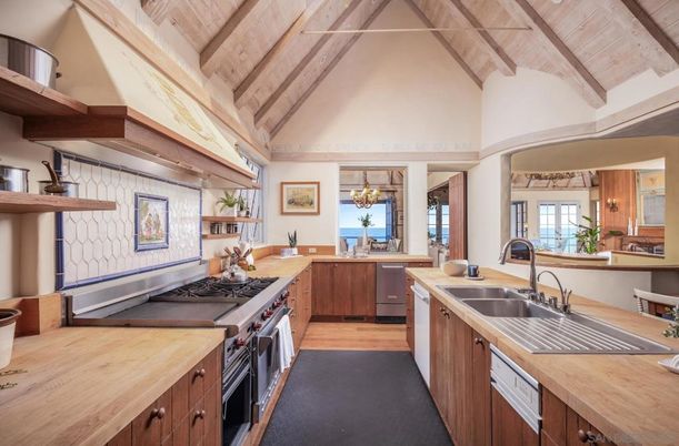 Chandelier, Interior, Kitchen, Stainless Steel Appliances, Wooden Beams, Wooden Ceilings, Wood Texture Flooring