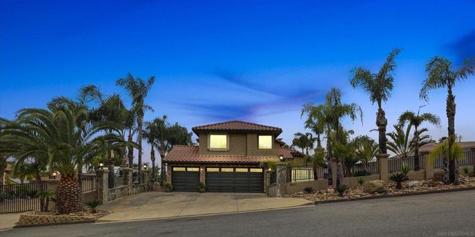 Attached, Exterior, Facade, Mediterranean