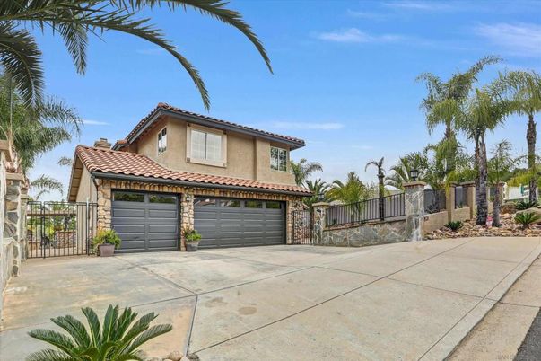 Attached, Exterior, Facade, Mediterranean