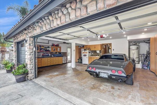 Garage, Interior