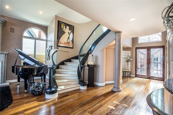 Interior, Piano, Recessed Lighting, Wood Texture Flooring