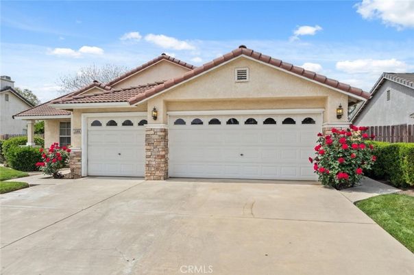 Attached, Exterior, Facade, Mediterranean