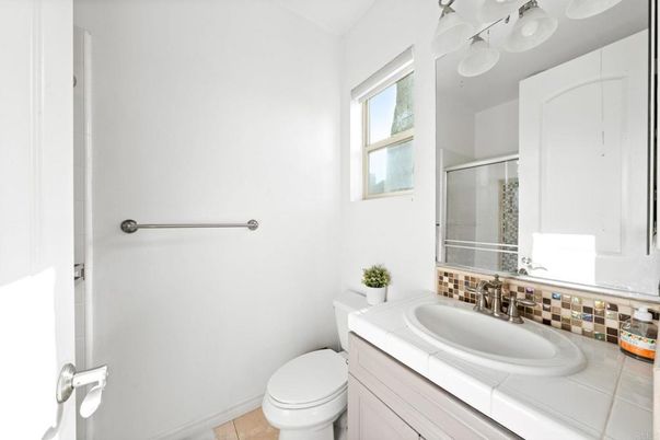 Bathroom, Interior, Tile Countertops
