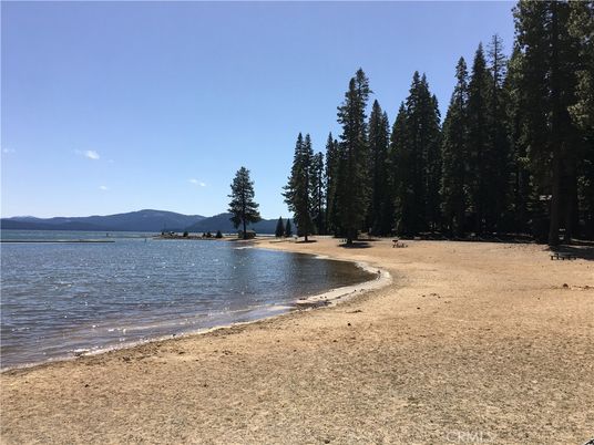 Exterior, Lake