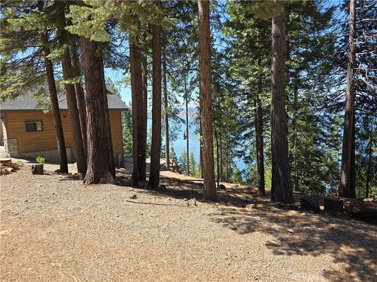 Exterior, Lake