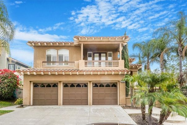 Attached, Exterior, Facade, Mediterranean