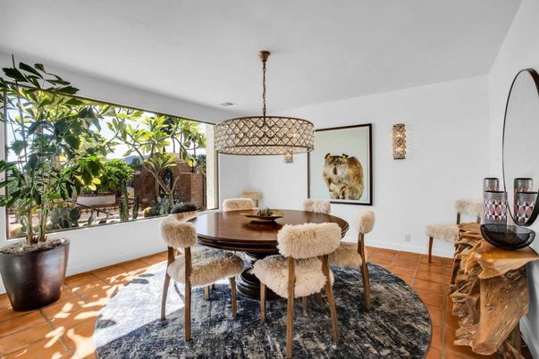 Chandelier, Dining room, Interior, Pendant Lights