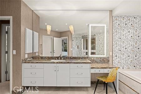 Bathroom, Dual Sink Vanities, Interior, Recessed Lighting