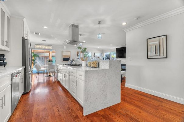 Dining room, Interior, Kitchen, Pendant Lights, Recessed Lighting, Stainless Steel Appliances, Wood Texture Flooring