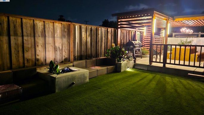 Backyard, Exterior