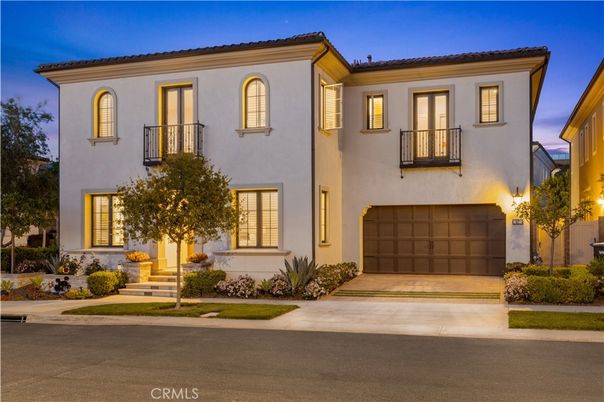Attached, Exterior, Facade, Mediterranean