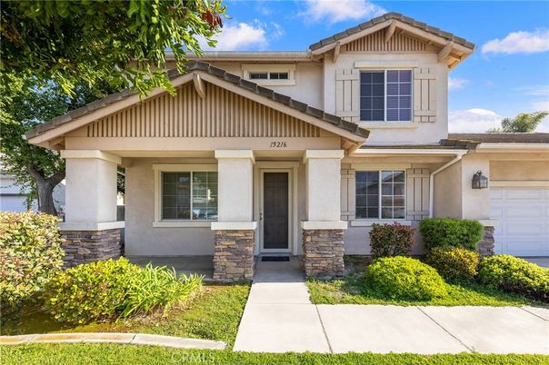 Attached, Exterior, Facade, American Craftsman