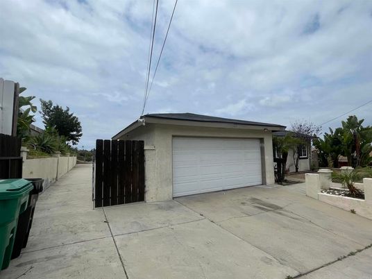 Detached Garage, Exterior