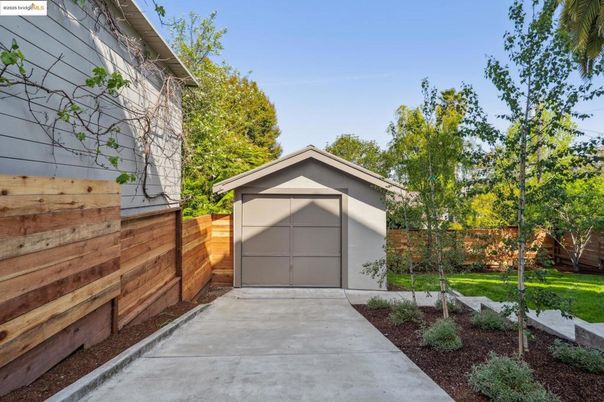 Detached Garage, Exterior