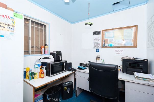 Home Office, Interior