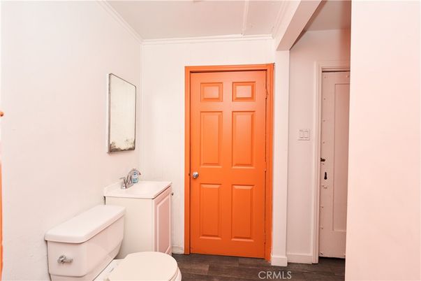 Interior, Washer, Wood Texture Flooring