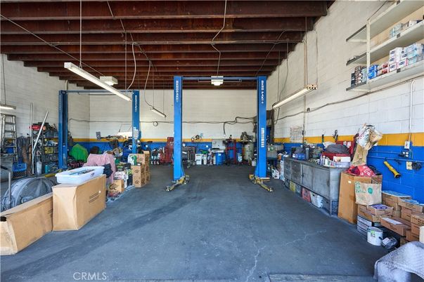 Garage, Interior, Wooden Beams