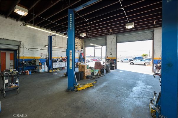 Garage, Interior