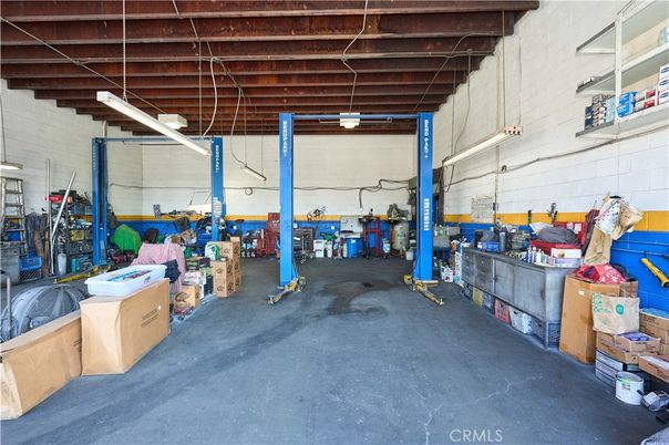 Garage, Interior, Wooden Beams