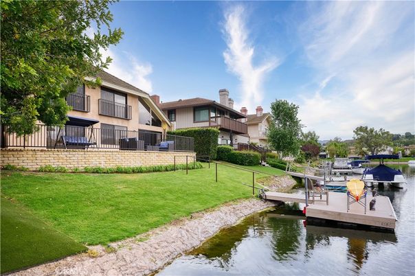 Exterior, Lake