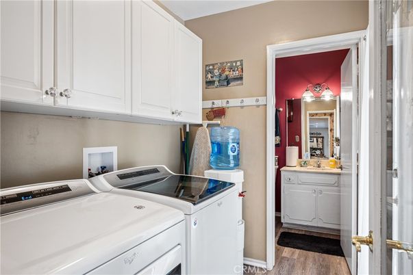 Interior, Washer, Wood Texture Flooring