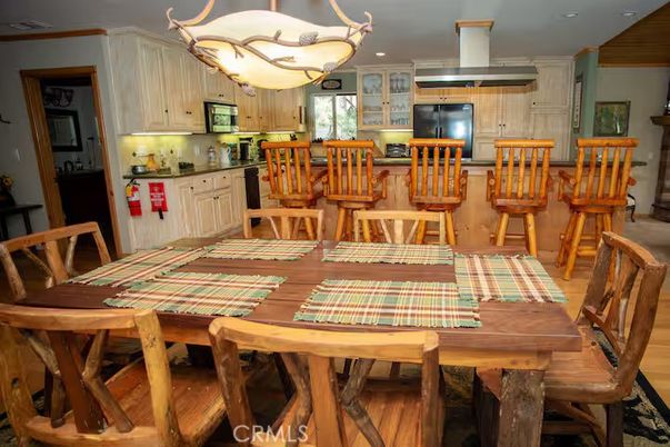 Chandelier, Dining room, Interior, Kitchen, Recessed Lighting, Wood Texture Flooring