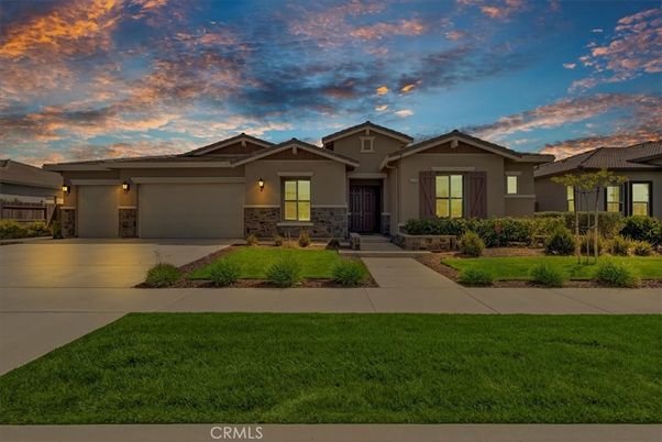 Attached, Exterior, Facade, American Craftsman