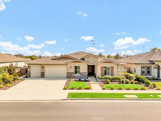 Attached, Exterior, Facade, Ranch