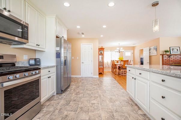 Chandelier, Dining room, Interior, Kitchen, Pendant Lights, Recessed Lighting, Stainless Steel Appliances, Wood Texture Flooring