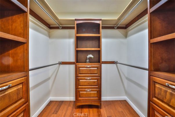 Interior, Walk-in Closets, Wood Texture Flooring