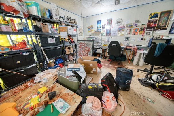 Home Office, Interior