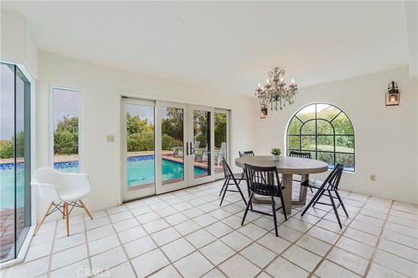 Chandelier, Dining room, Interior