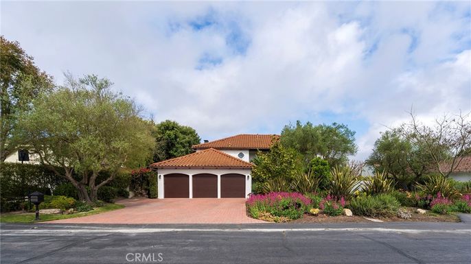 Attached, Exterior, Facade, Mediterranean