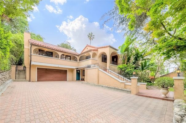 Attached, Exterior, Facade, Mediterranean