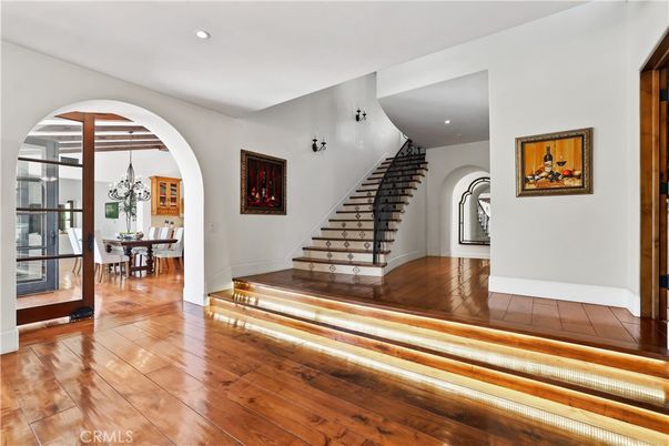 Chandelier, Dining room, Interior, Recessed Lighting, Wood Texture Flooring