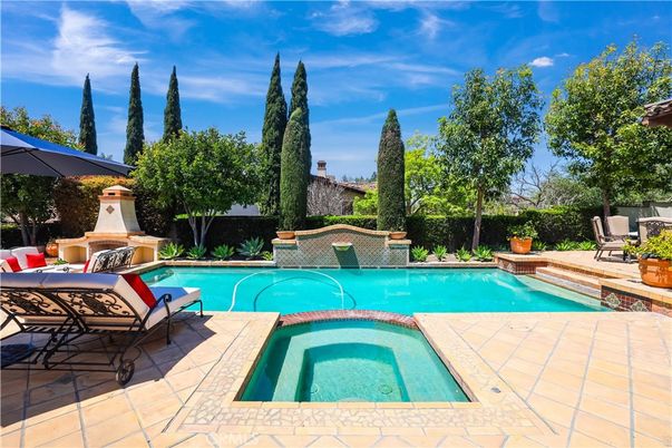 Exterior, Fireplace, Pool